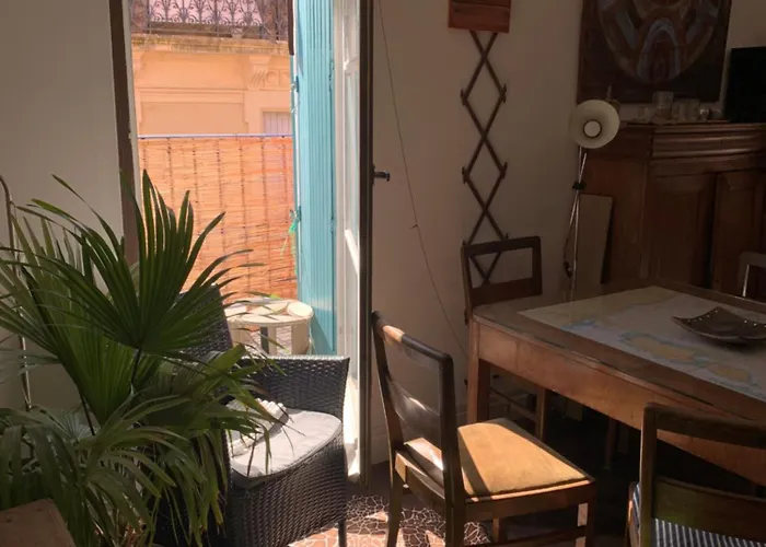 A Avec Balcon Sète